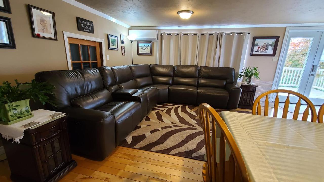 Small Town Bound Inn Montague Bagian luar foto