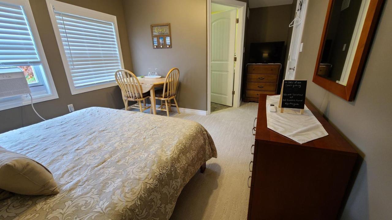Small Town Bound Inn Montague Bagian luar foto