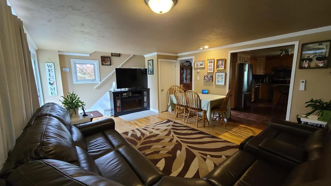 Small Town Bound Inn Montague Bagian luar foto
