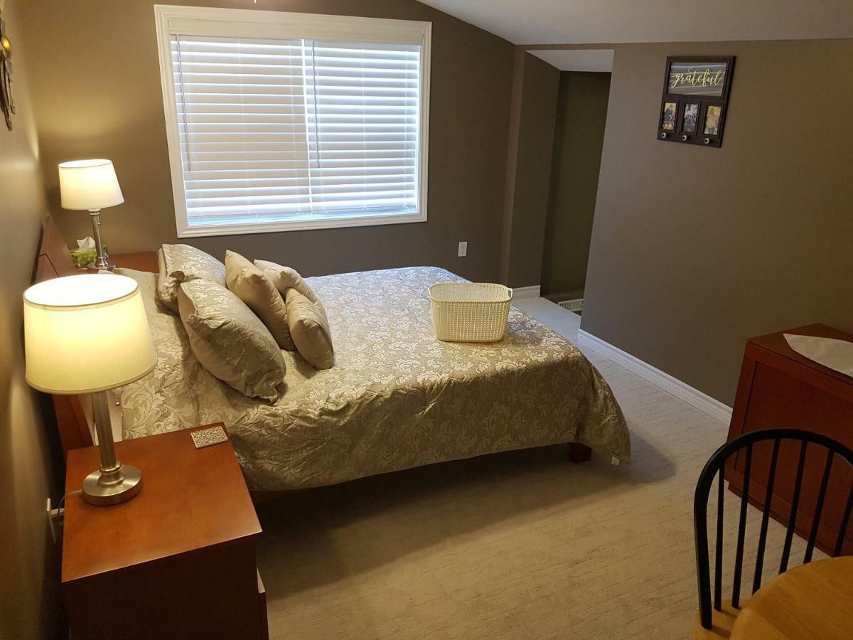 Small Town Bound Inn Montague Bagian luar foto