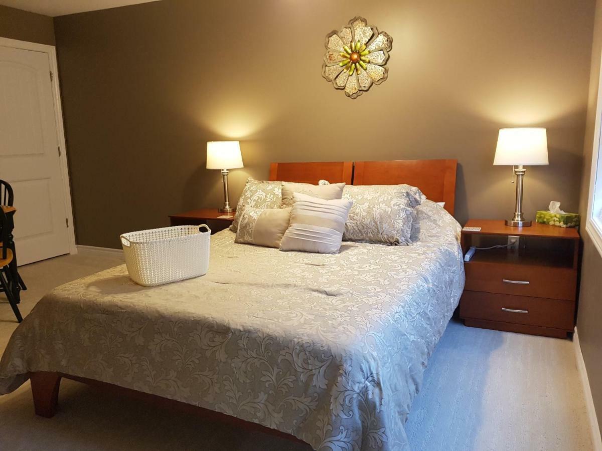 Small Town Bound Inn Montague Bagian luar foto