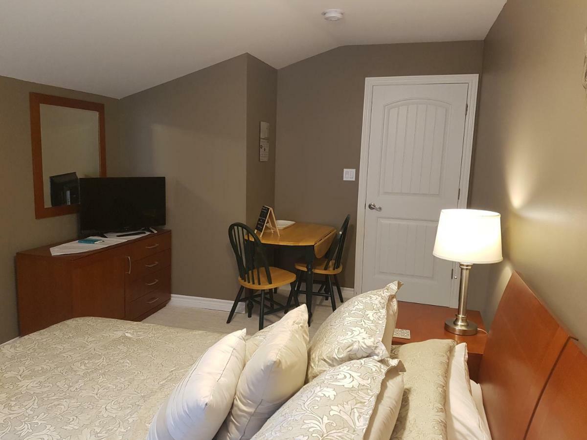 Small Town Bound Inn Montague Bagian luar foto