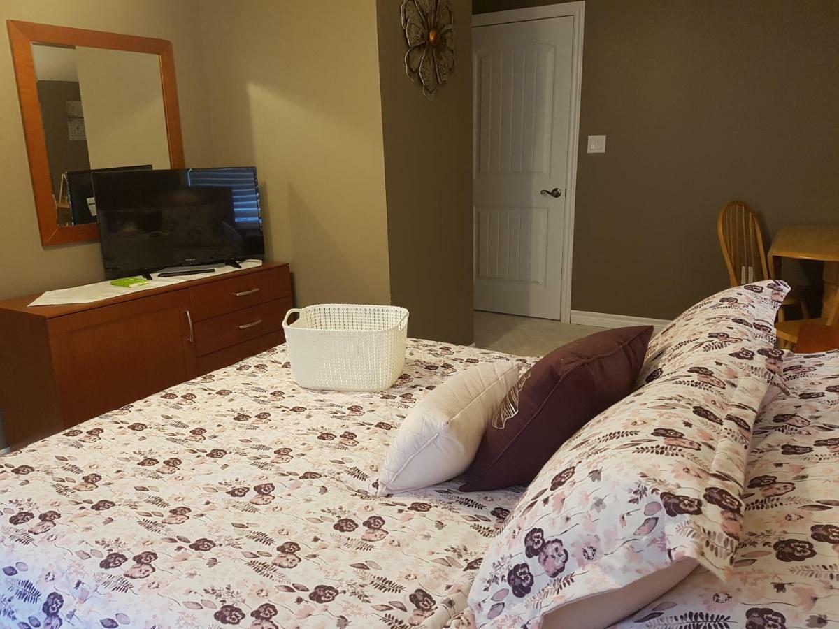 Small Town Bound Inn Montague Bagian luar foto