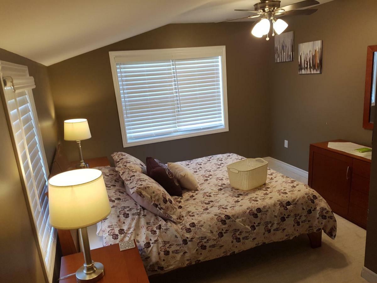 Small Town Bound Inn Montague Bagian luar foto