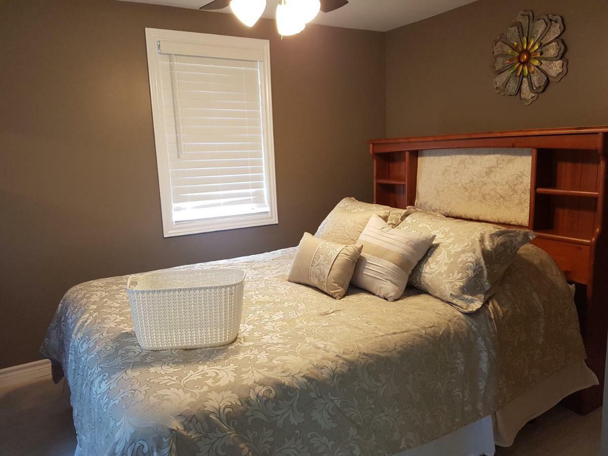 Small Town Bound Inn Montague Bagian luar foto