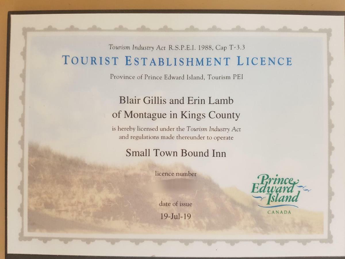 Small Town Bound Inn Montague Bagian luar foto